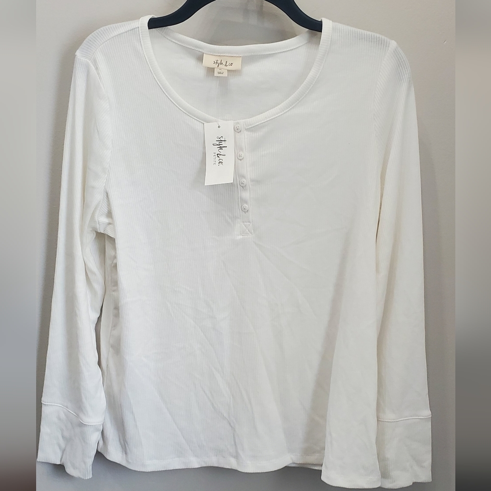 STYLE& CO RIBBED WHITE LONG SLEEVE TOP